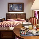 Grand Hotel